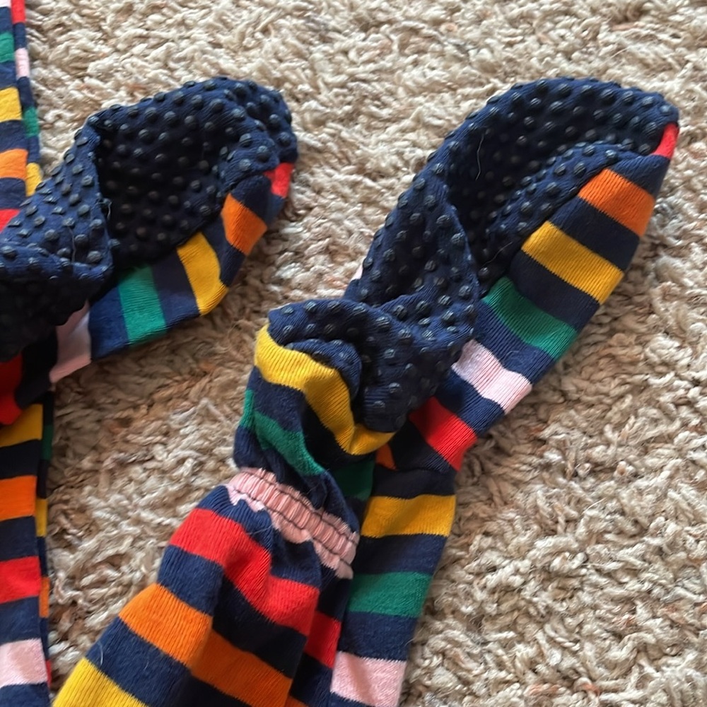 Old Navy child 5T pjs - Picture 2 of 3
